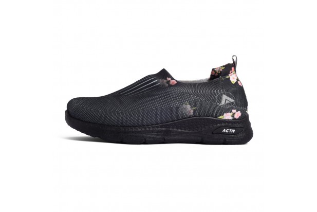 Blossom Breeze Slip-ons Full Black